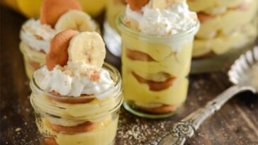 Bananendessert im Glas mit himmlisch guter Kondensmilchcreme