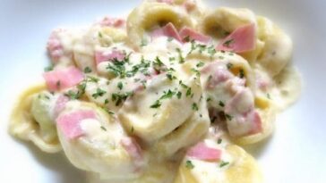 Tortellini in cremiger Schinken-Sahne-Sauce Rezept