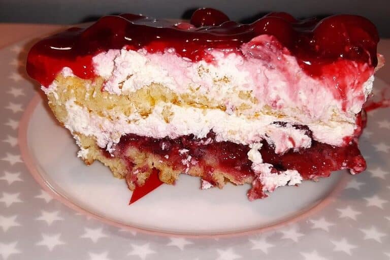 Waffeltorte mit Kirschgrütze Rezept