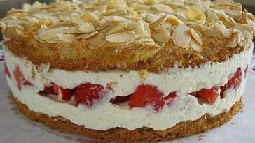 Schneemousse-Erdbeertorte Rezept