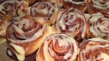 Amerikanische Zimtschnecken mit Cream-Cheese-Frosting: Cinnabon Rezept