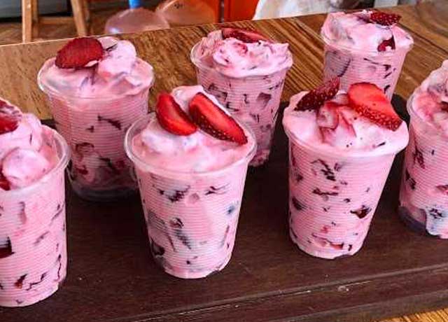 Erdbeer Dessert mit Joghurt Rezept in paar Minuten fertig