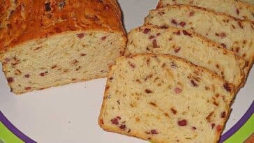 Zwiebel Käse Brot mit Schinkenwürfel Rezept