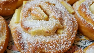 Apfelschnecken mit Zimtzucker Rezept wie aus der Bäckerei