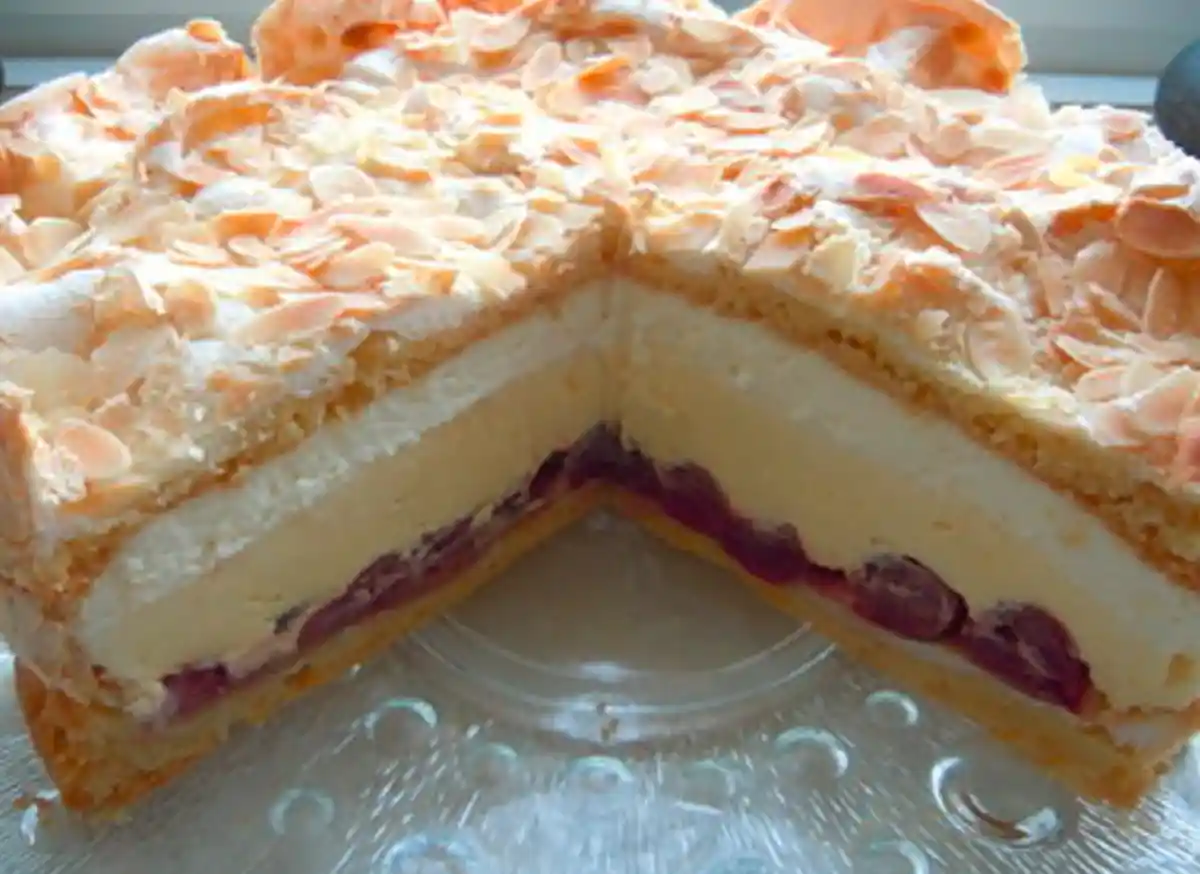 Gewitter-Torte mit Schmand Rezept - Schnelle und Einfache Rezepte