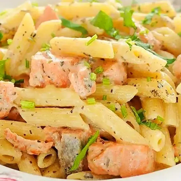 Zitronige Penne mit Lachs und Lauch Rezept