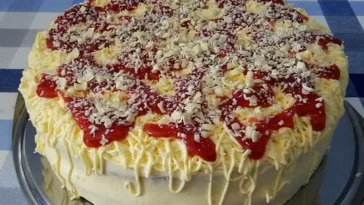 Erdbeer-Spaghettieis-Torte Rezept