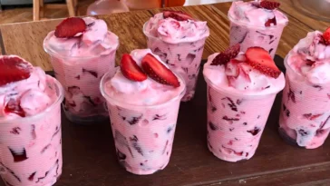 Erdbeer Dessert mit Joghurt Rezept