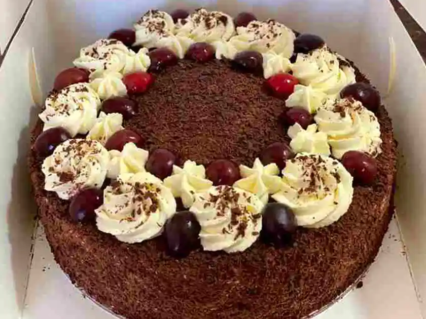 Klassische Schwarzwälder Kirschtorte Rezept - Schnelle und Einfache Rezepte