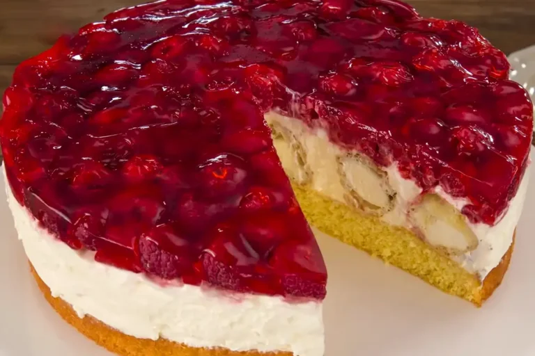 Windbeuteltorte mit Himbeeren Rezept