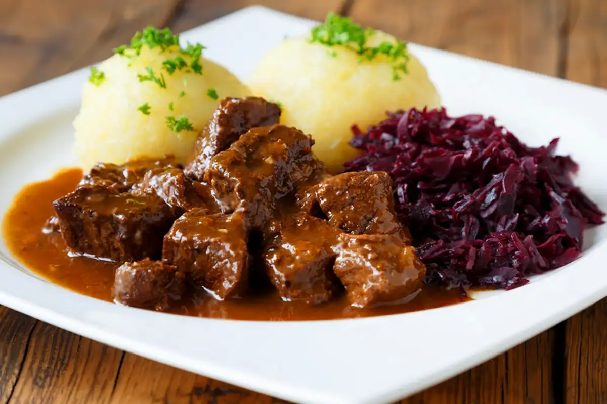 Einfacher Hirschgulasch Rezept - Schnelle und Einfache Rezepte