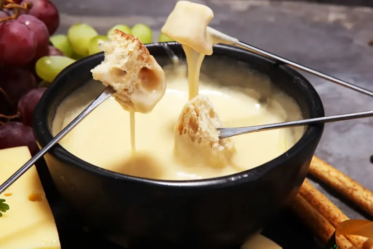 Herzhaftes Schweizer Käsefondue Rezept