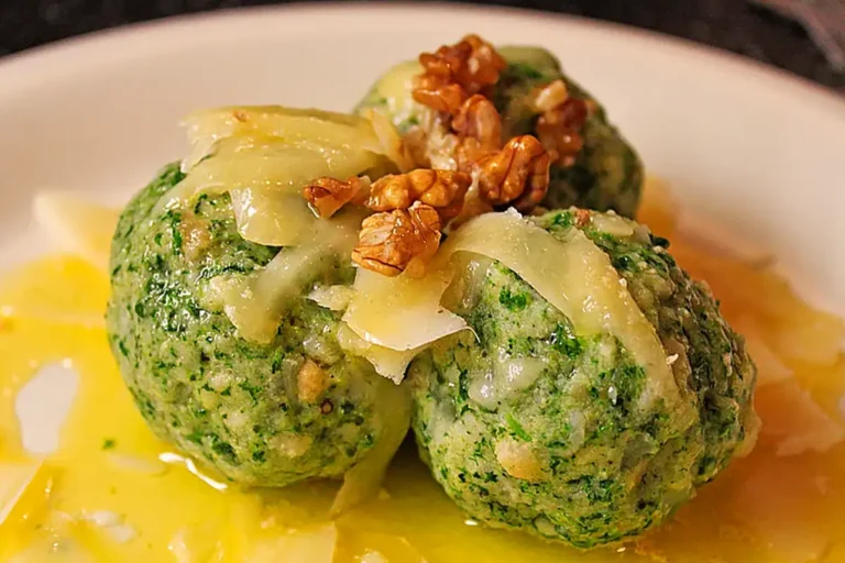 Spinatknödel Rezept: Eine Gaumenfreude aus den Südtiroler Alpen