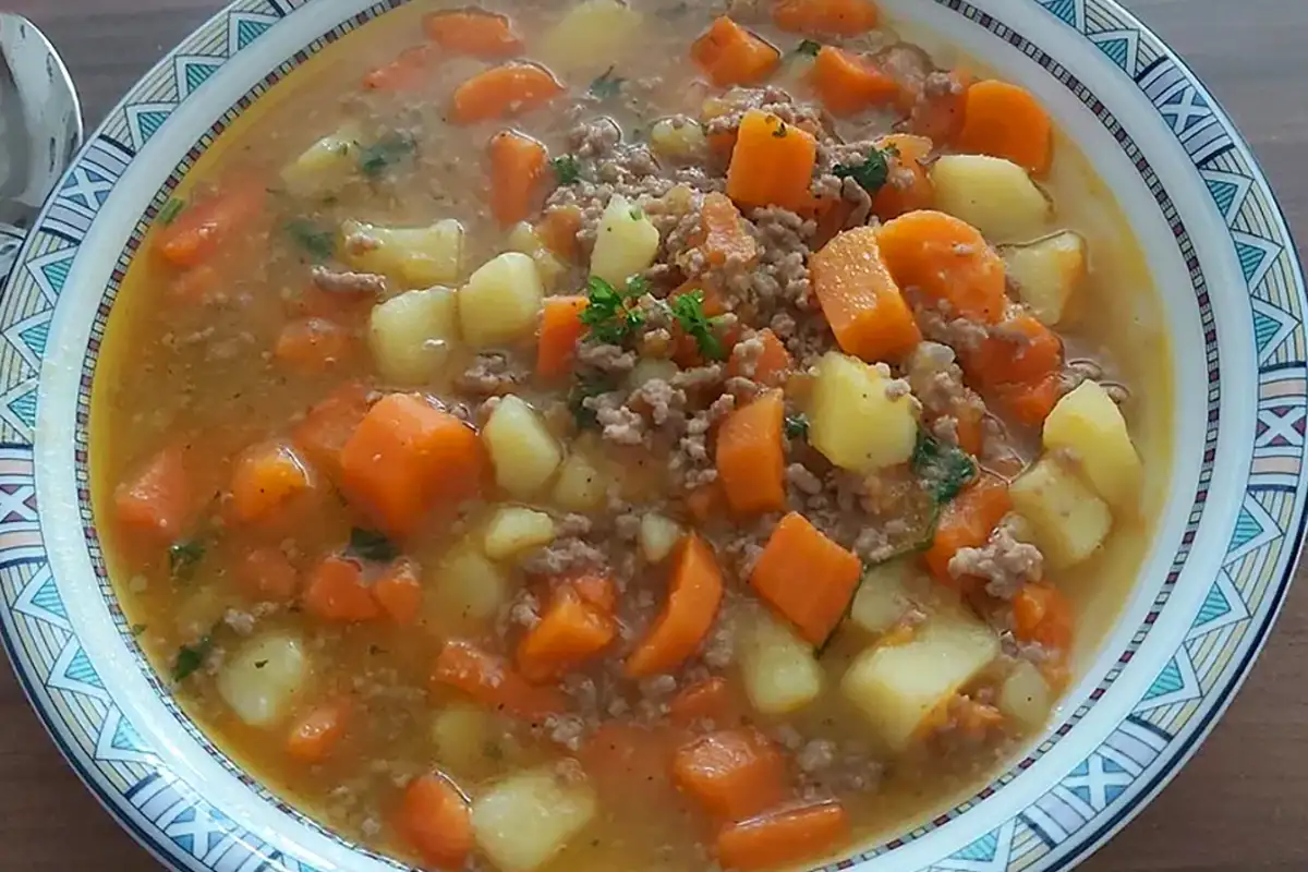 Hackfleisch Kartoffel Eintopf mit Möhren Rezept - Schnelle und Einfache ...