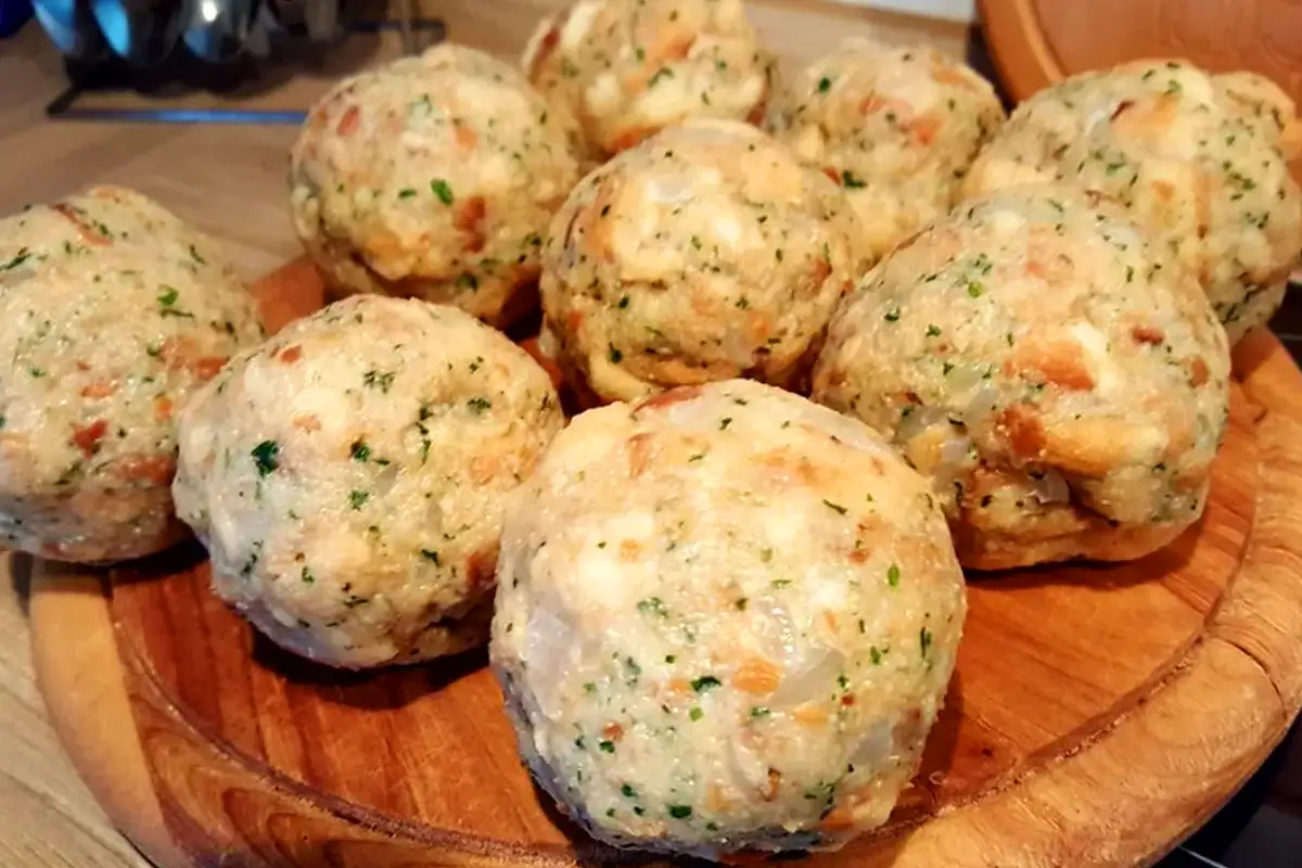 Einfache Semmelknödel Rezept, Die Immer Gelingen - Schnelle und ...