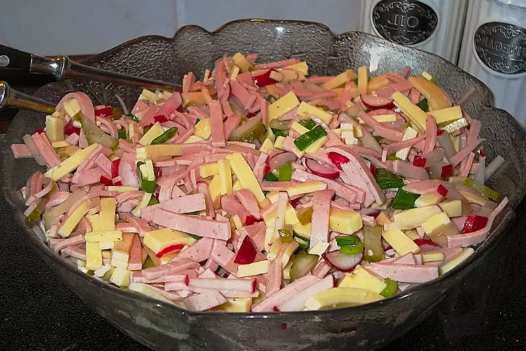 Radieschen-Käse-Salat mit Wurst Rezept