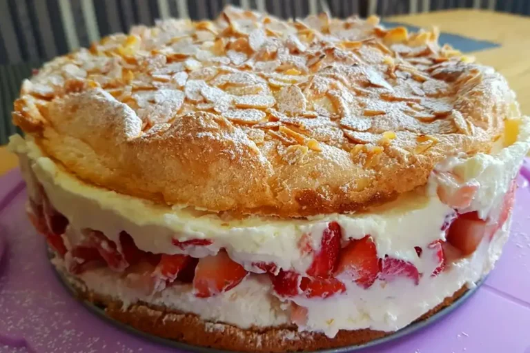 Schneemousse-Erdbeertorte Rezept